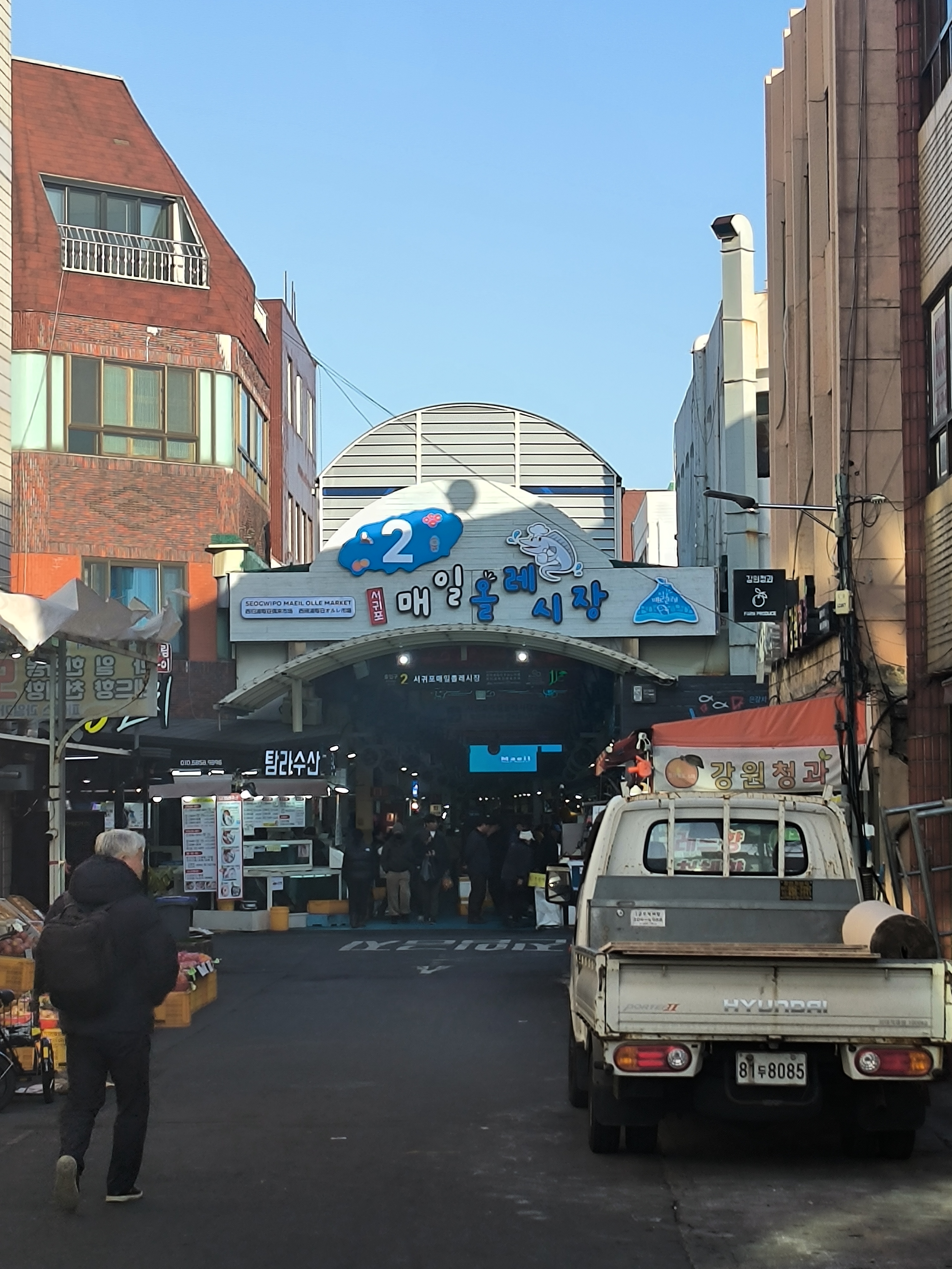 每日偶来市场的门