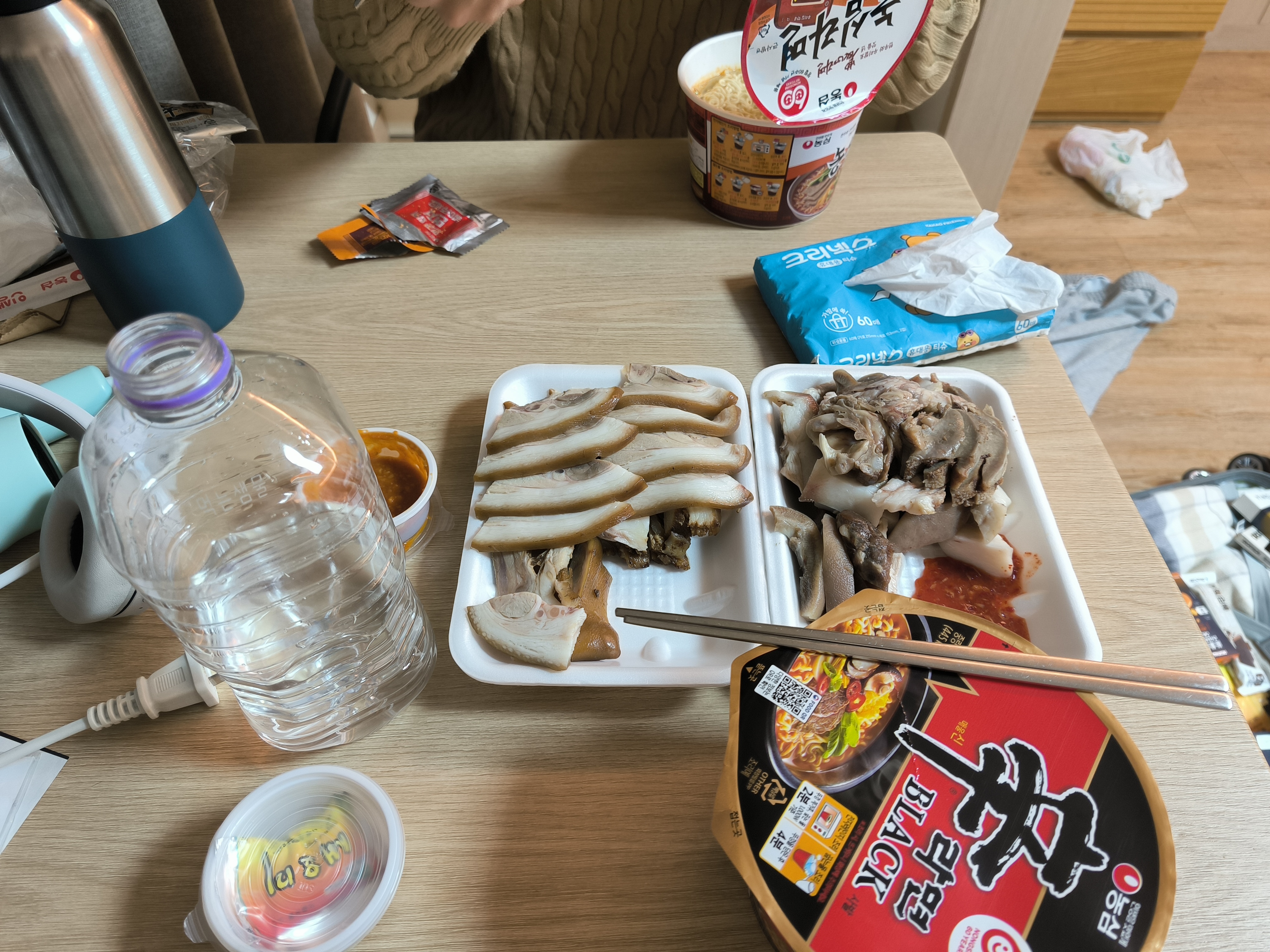 猪头肉与猪蹄肉