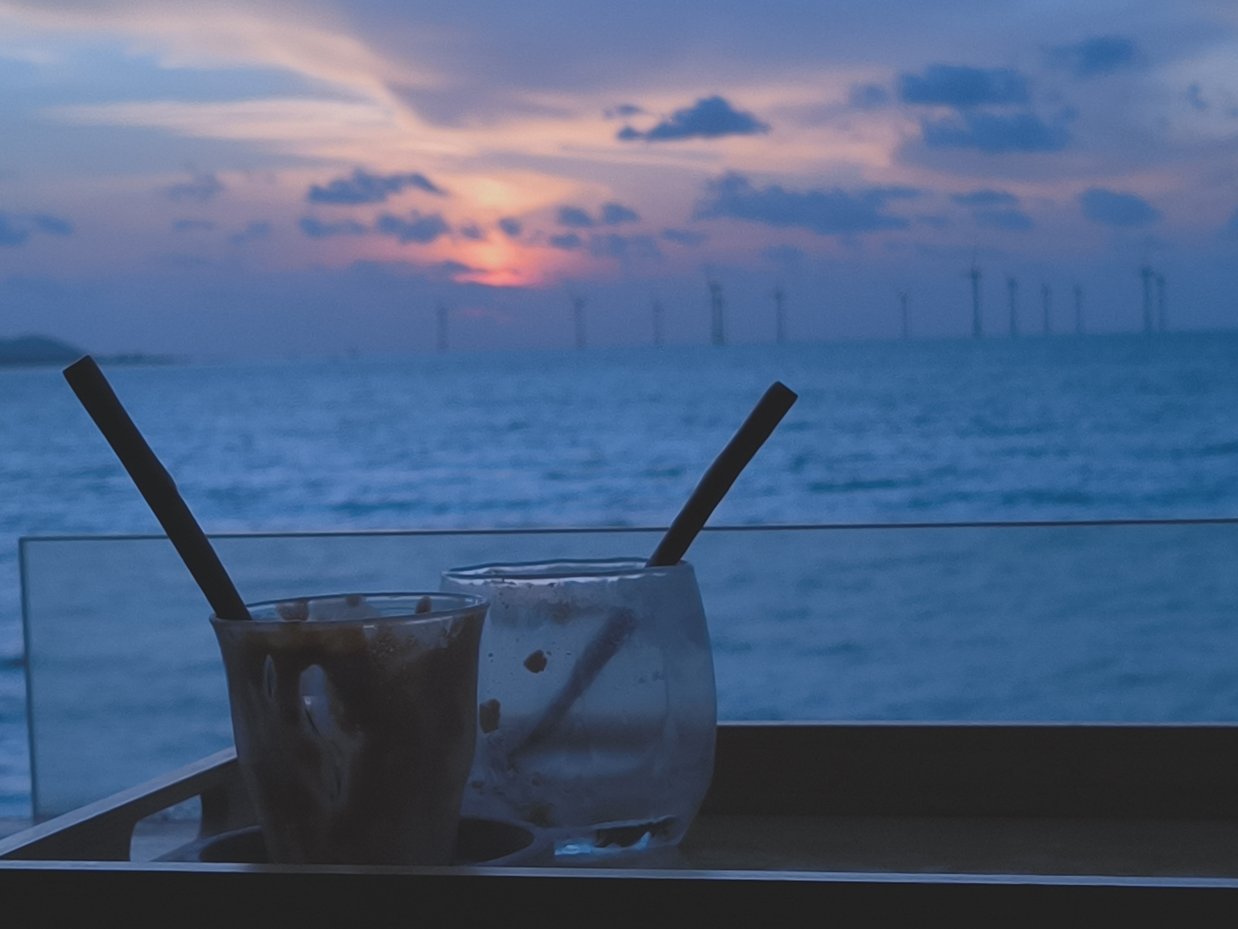 为什么这里又是蓝色的？当然都是色温调整啦！